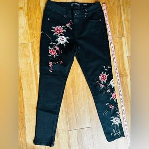 Sandpaper floral embroidered skinny ankle jeans high waisted!
